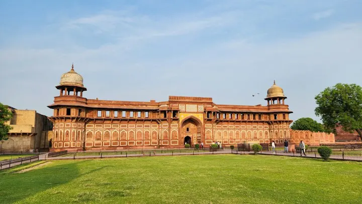 Agra Fort and Fatehpur Sikri Day Trip by OYG Holidays