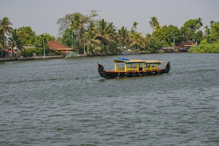Alleppey Backwater Canoe Ride by OYG Holidays