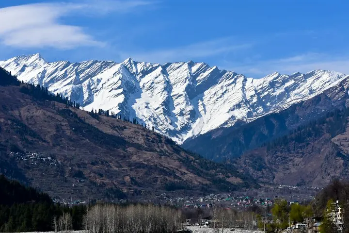 Snow covered mountain during daytime: Himachal Pradesh holiday packages by OYG Holidays