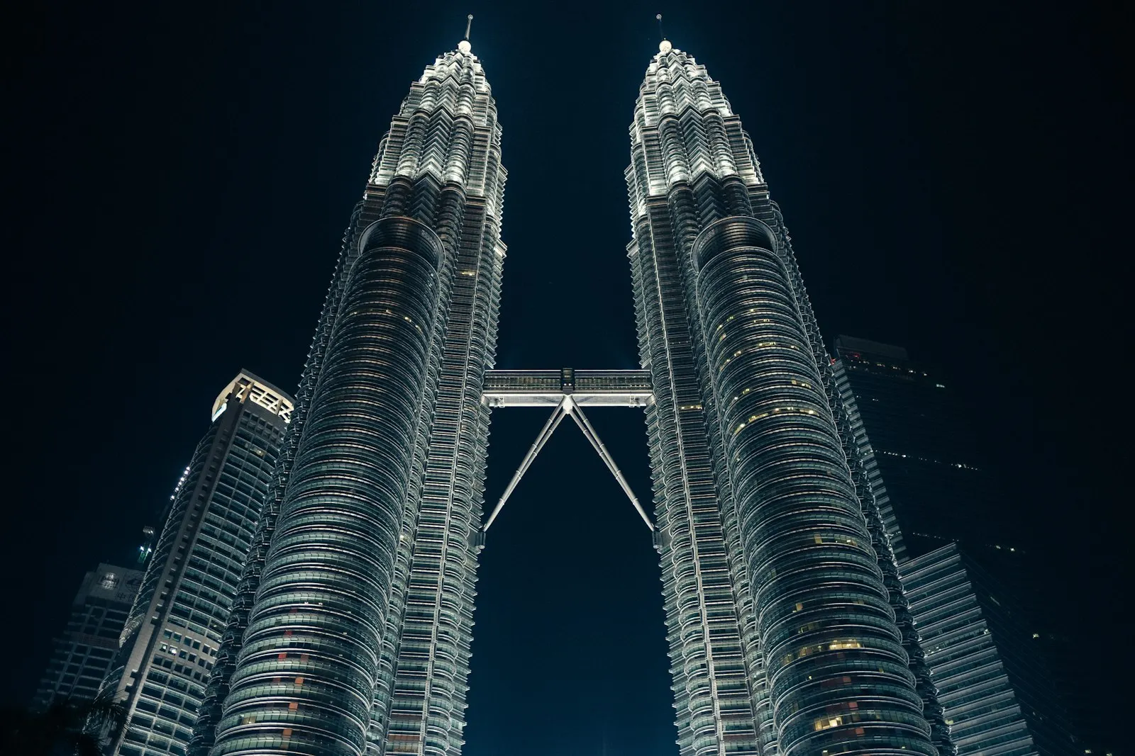 Petronas Tower: Malaysia holiday packages by OYG Holidays