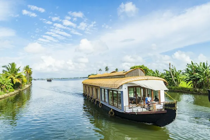 Houseboats in Alleppey by OYG Holidays